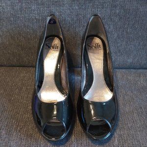 Sofft women's pumps  black patent leather upper open toes size 8 medium like new